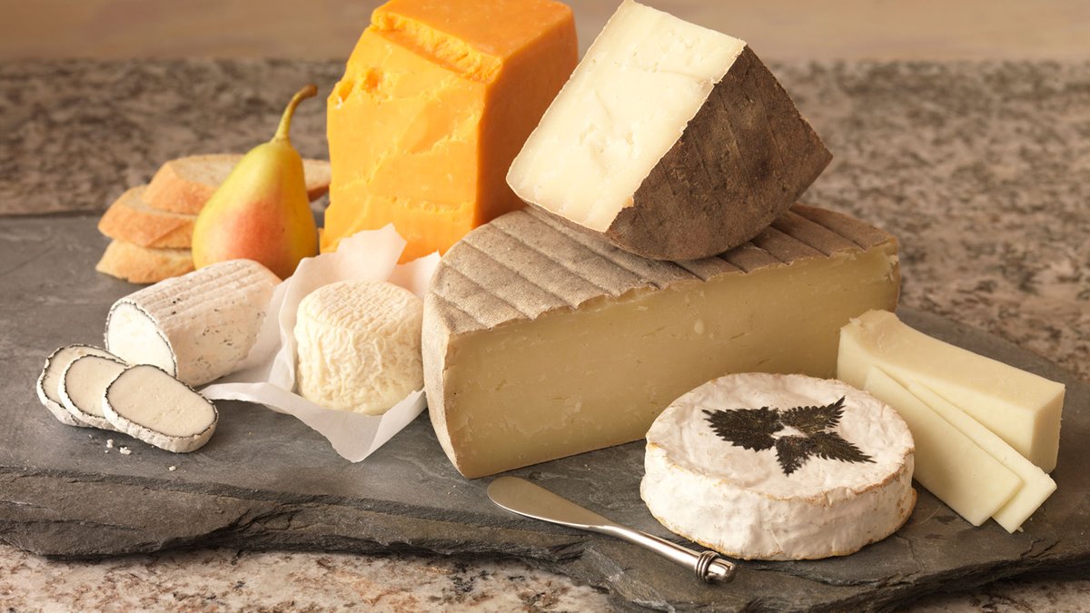 Как выбрать вкусный сыр из коровьего молока?