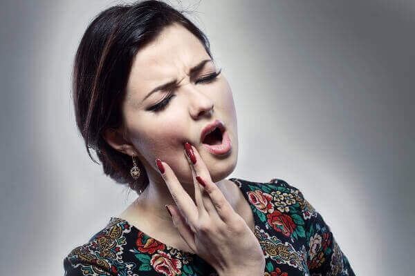 Зубний біль. Як зняти зубний біль в домашніх умовах?
