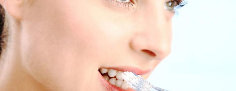 Чистити зуби в сні – до чого сниться?