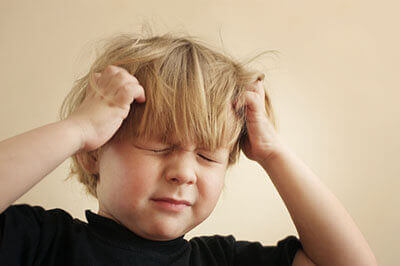 Чому у дитини болить голова? Симптоми