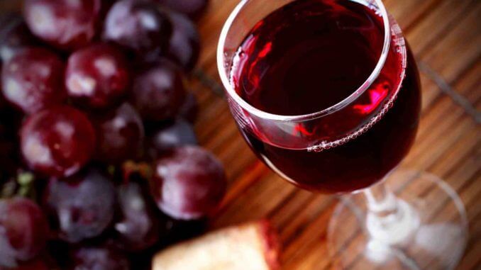 Червоне вино підвищує або знижує тиск?