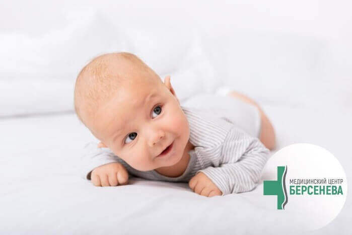 Ребенок в 3 месяца не держит голову: причины и как лечить