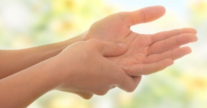 Оніміння пальців рук: основні причини і методи лікування