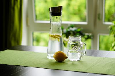 Вода з лимоном. 7 корисних властивостей води з лимоном