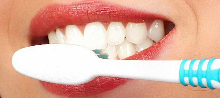 Відбілювання зубів перекисом водню - способи