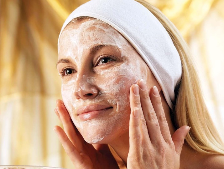 Как маски и скрабы помогают в уходе за кожей лица?