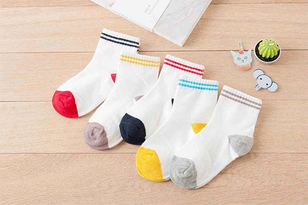 Сонник шкарпетки: до чого сняться і що означають сни про шкарпетки