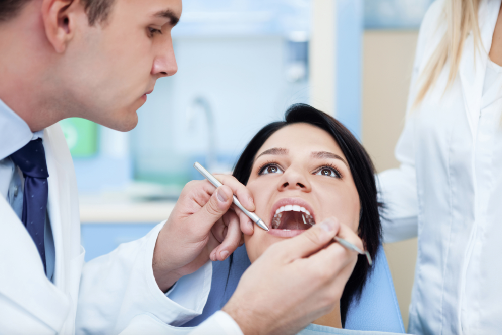 Зубний лікар та стоматолог