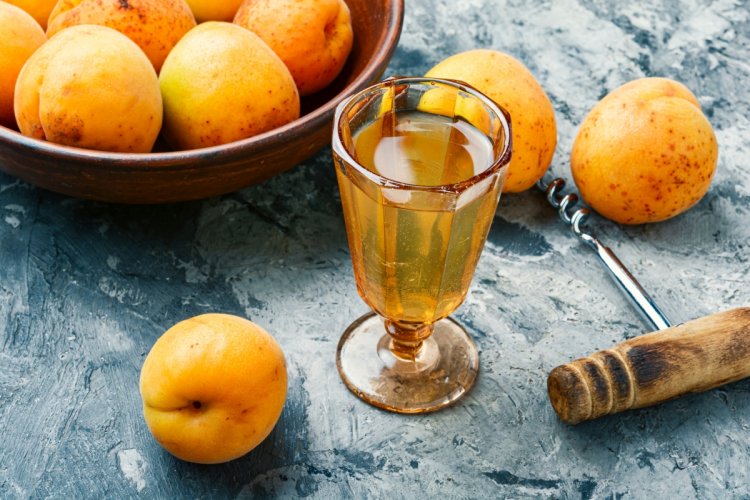 20 простих рецептів вина з абрикосів